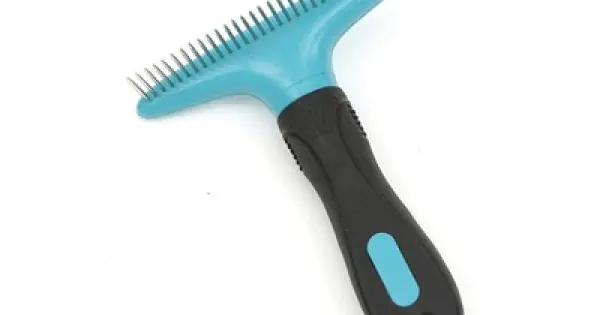 Preț promoțional Pieptane RAKE Comb, M-Pets, 12 x 15 cm