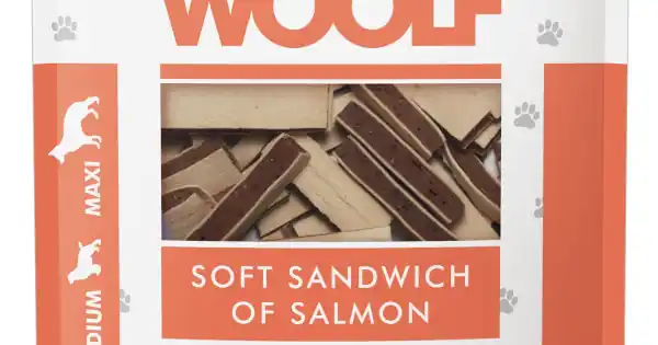 WOOLF DOG SNACKS Soft Sandwich of Salmon 100g Ofertă specială